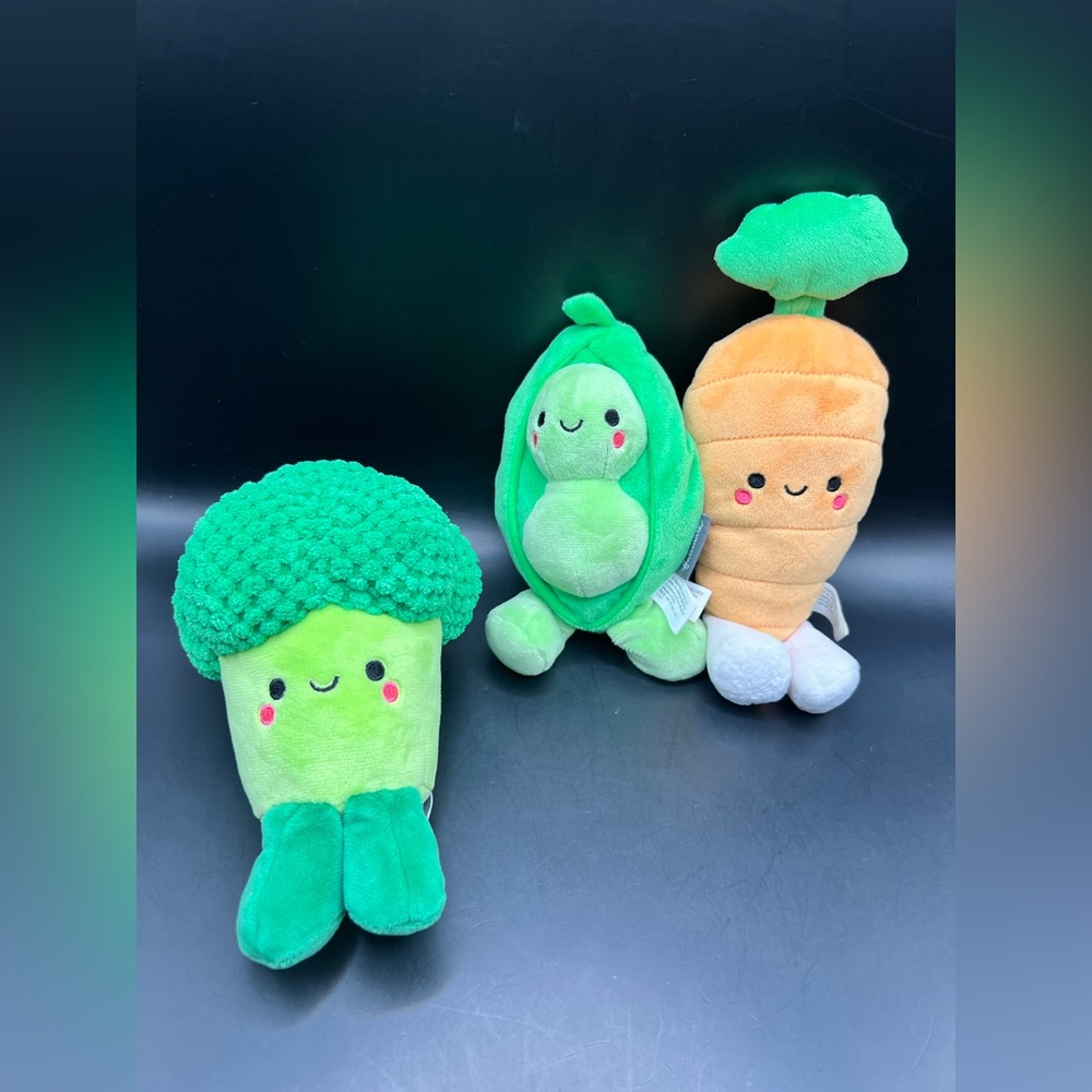 Hallmark - Plush‎ Vegetable Toy Set of 3, Magnetic connecting